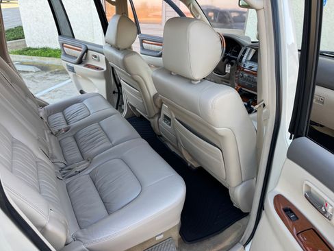 Used 2004 Lexus LX 470 image 27