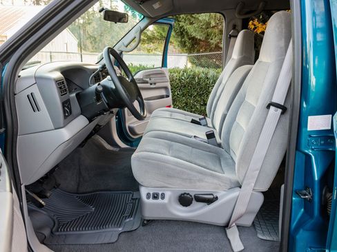 Used 2001 Ford F350 XLT image 25