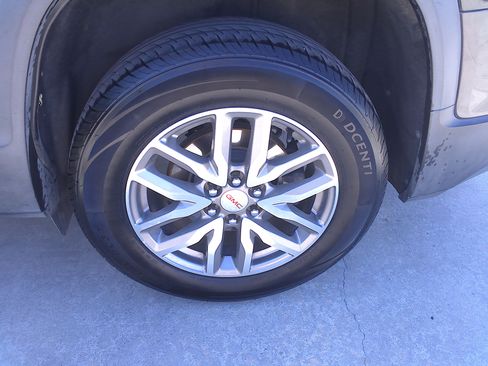 Used 2017 GMC Acadia SLE FWD image 39