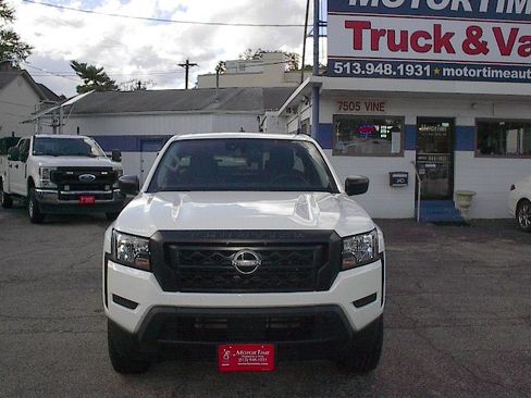 Used 2024 Nissan Frontier S image 2