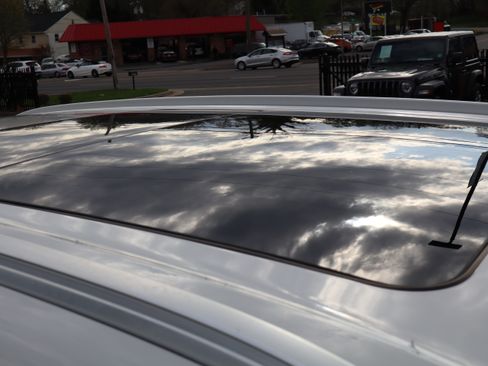 Used 2017 BMW X5 xDrive35d image 12