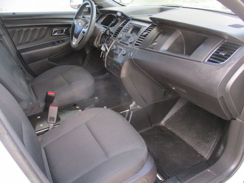 Used 2018 Ford Taurus image 5