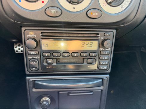 Used 2002 Toyota MR2 Spyder UNAVAIL RWD image 9