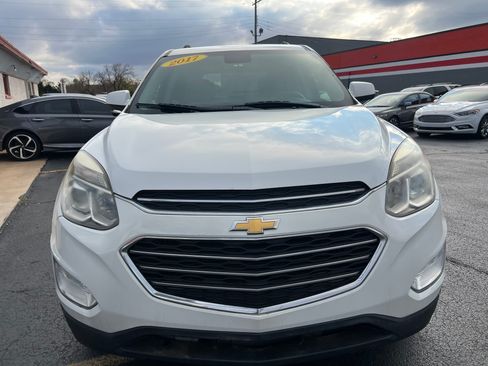 Used 2017 Chevrolet Equinox LT image 2