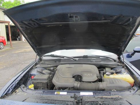 Used 2014 Dodge Challenger SXT RWD image 50