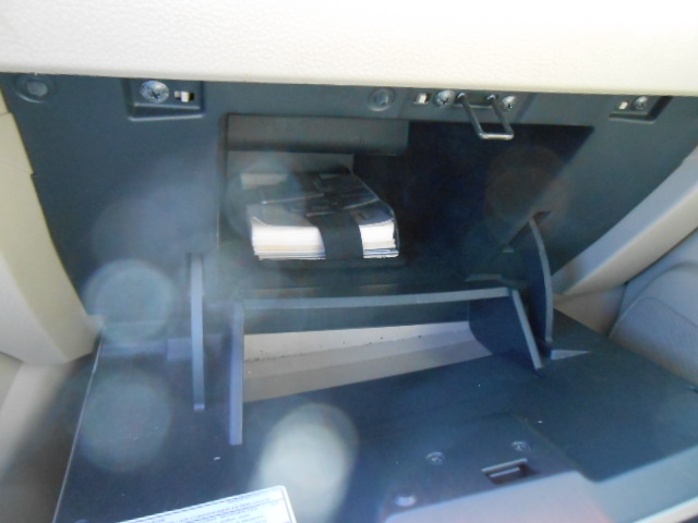 Used 2010 Nissan Versa Hatchback FWD image 18