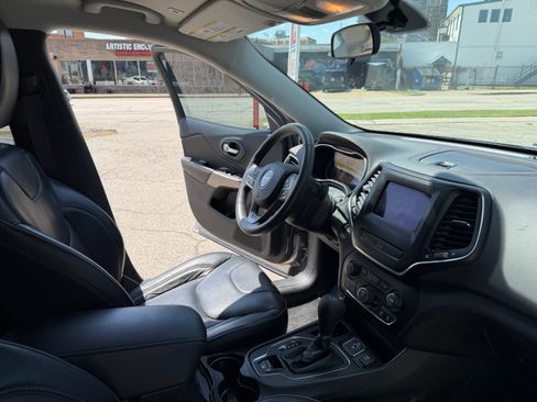 Used 2019 Jeep Cherokee Latitude image 28