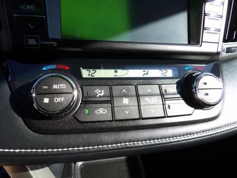 Used 2017 Toyota RAV4 Limited image 12