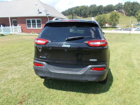 Used 2016 Jeep Cherokee 4WD Latitude image 4
