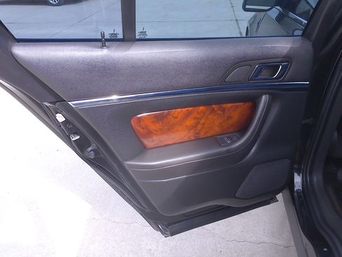 Used 2013 Lincoln MKS image 10
