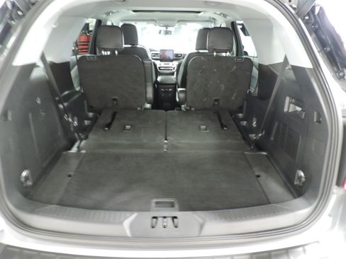 Used 2023 Ford Explorer XLT image 29