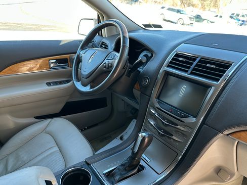 Used 2015 Lincoln MKX image 13