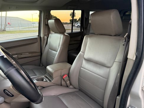 Used 2008 Jeep Commander Sport image 46