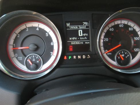 Used 2013 Dodge Grand Caravan SXT FWD image 9
