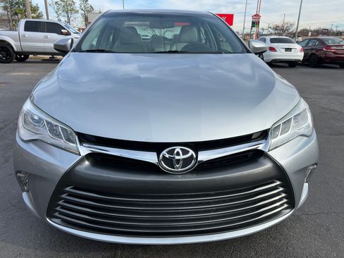 Used 2016 Toyota Camry XLE image 2