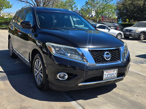 Used 2015 Nissan Pathfinder SL image 8