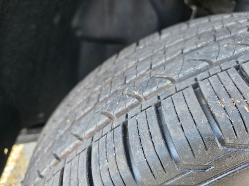 Used 2022 Chrysler Voyager LX image 12