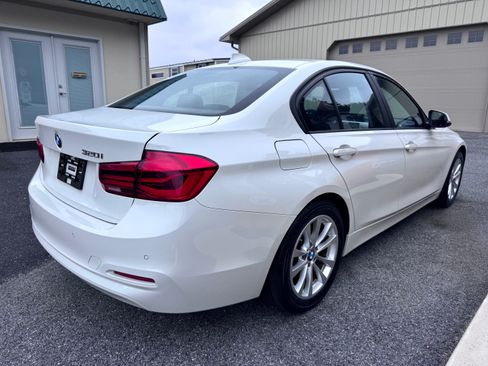 Used 2017 BMW 320i Sedan RWD image 5