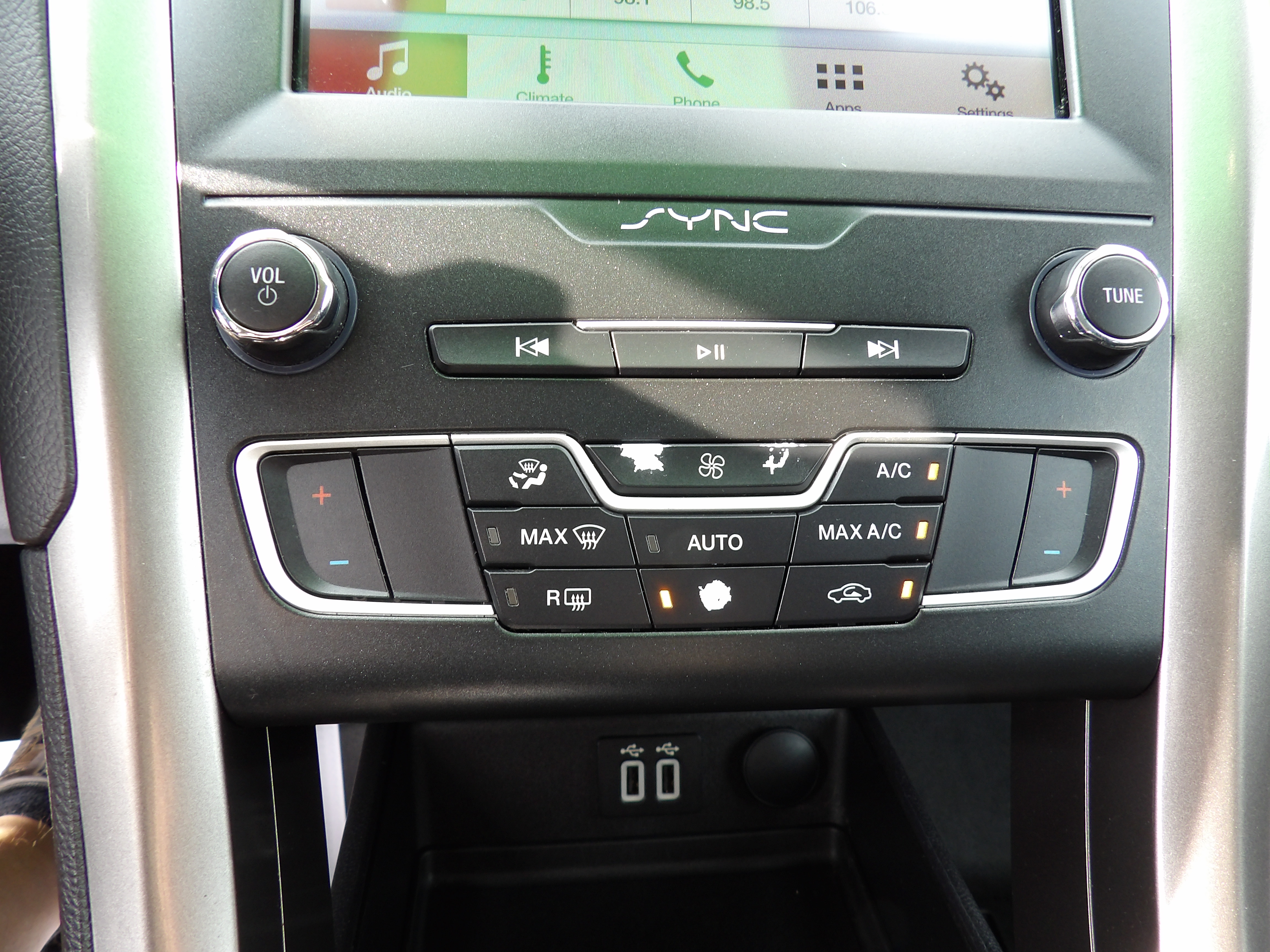 Used 2019 Ford Fusion SE FWD image 11