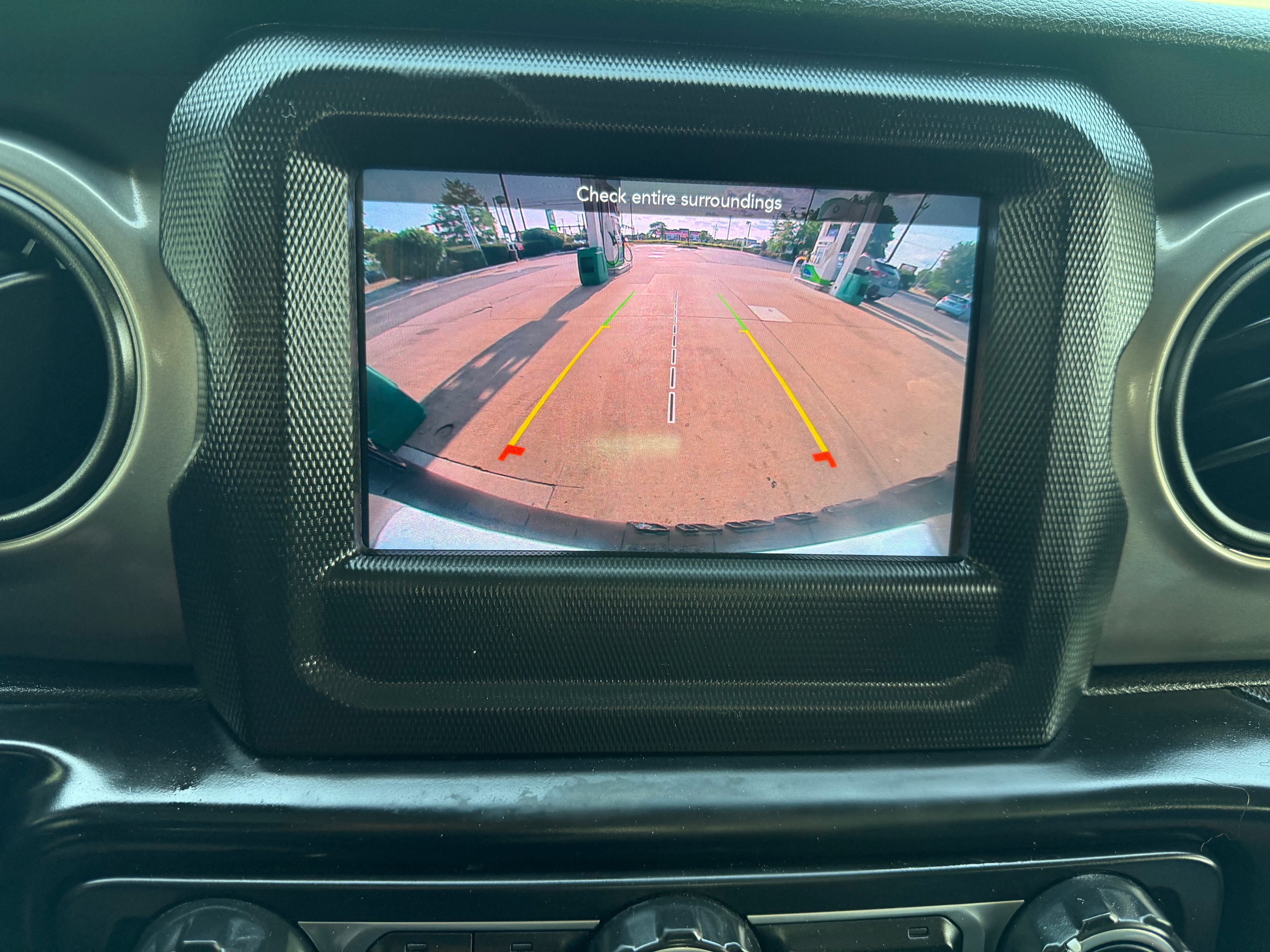 Used 2020 Jeep Wrangler 4WD Unlimited Sport image 14