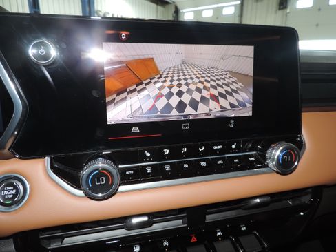 Used 2024 GMC Canyon AT4 image 39