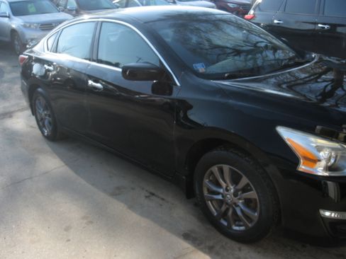 Used 2015 Nissan Altima FWD image 3