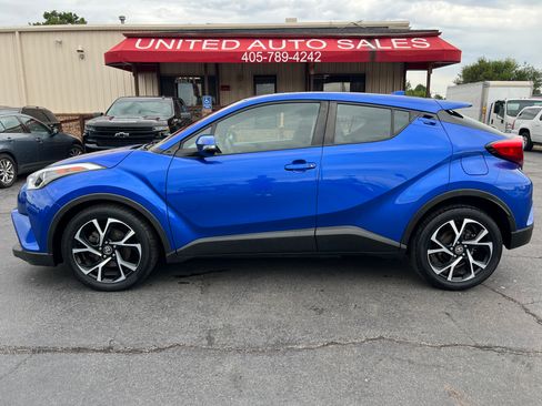Used 2018 Toyota C-HR XLE image 2