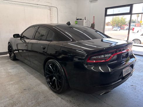 Used 2016 Dodge Charger SXT RWD image 5