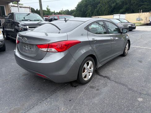 Used 2013 Hyundai Elantra image 2