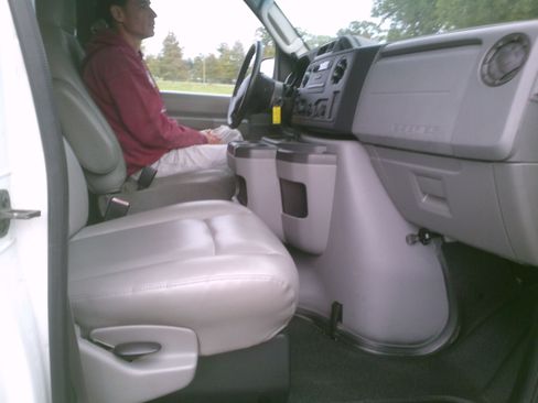 Used 2009 Ford E-250 and Econoline 250 Club Wagon image 14