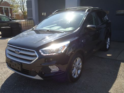 Used 2017 Ford Escape SE AWD/4WD image 2