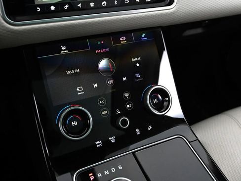 Used 2018 Land Rover Range Rover Velar R-Dynamic SE image 38