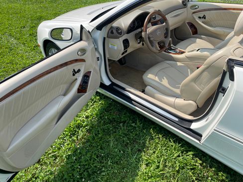 Used 2009 Mercedes-Benz CLK 350 Cabriolet image 8