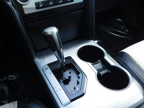 Used 2014 Toyota Camry SE FWD image 16