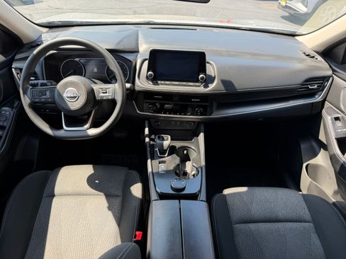 Used 2024 Nissan Rogue AWD SV image 15