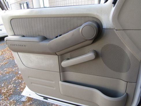 Used 2007 Ford Explorer XLT image 18