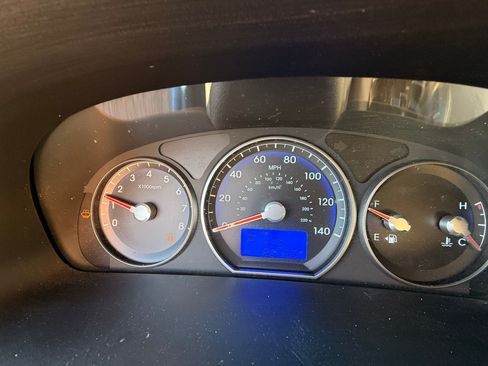 Used 2012 Hyundai Santa Fe GLS image 7