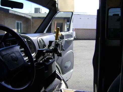 Used 2000 Dodge B3500 image 11