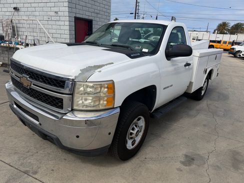 Used 2011 Chevrolet Silverado 2500 2WD Regular Cab image 3