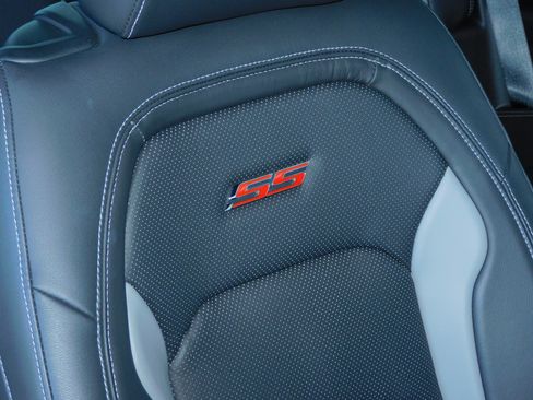 Used 2022 Chevrolet Camaro SS Coupe w/ 2SS RWD image 6