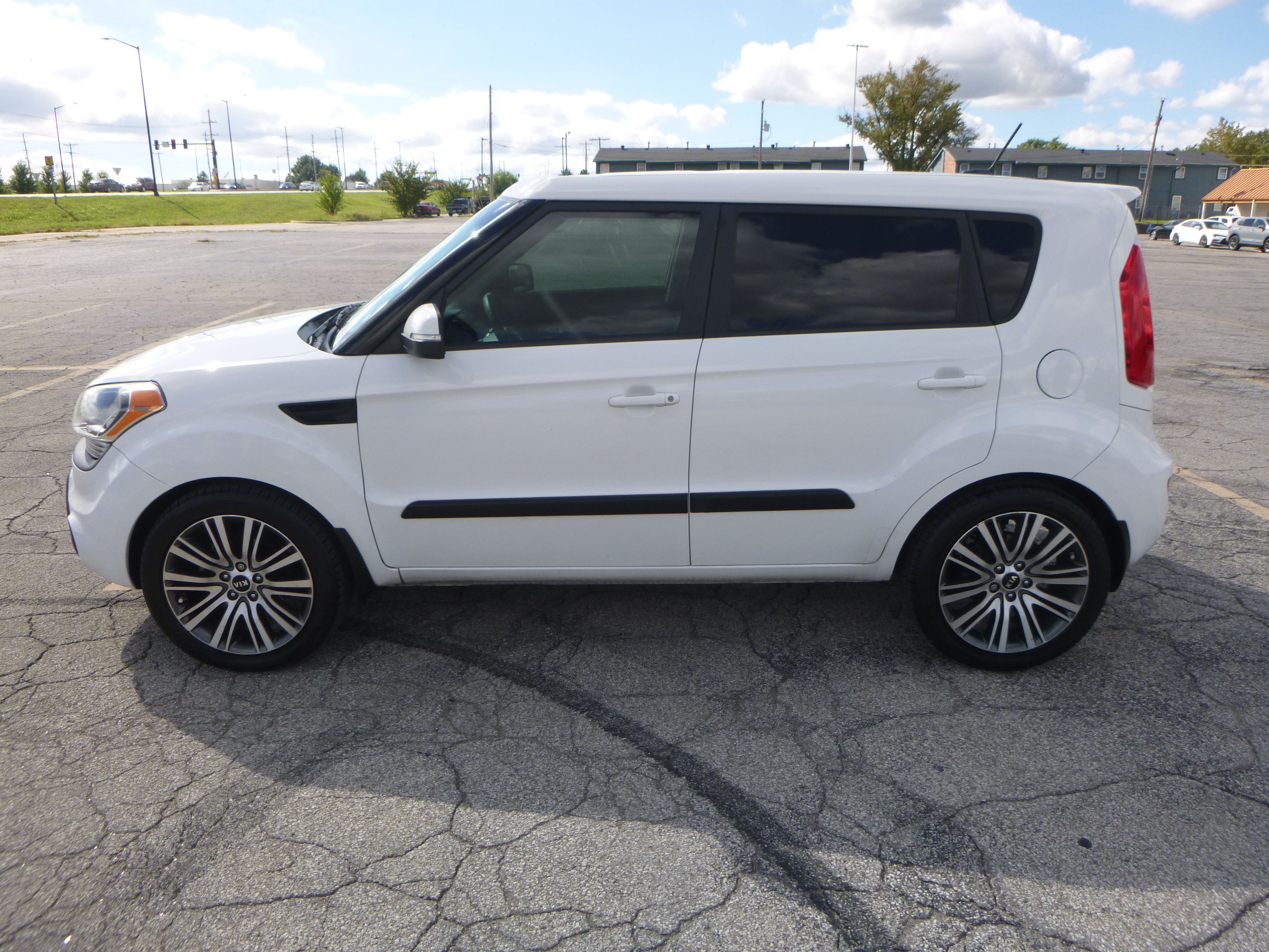 Used 2013 Kia Soul + FWD Hatchback 2.0L 4-Cyl image 2