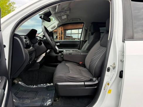Used 2020 Toyota Tundra 4x4 CrewMax image 10