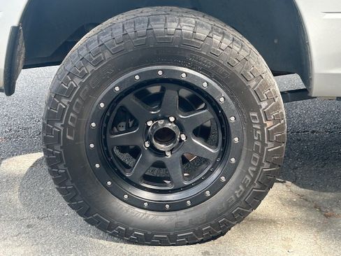 Used 2014 RAM 1500 4x4 Crew Cab ST image 30
