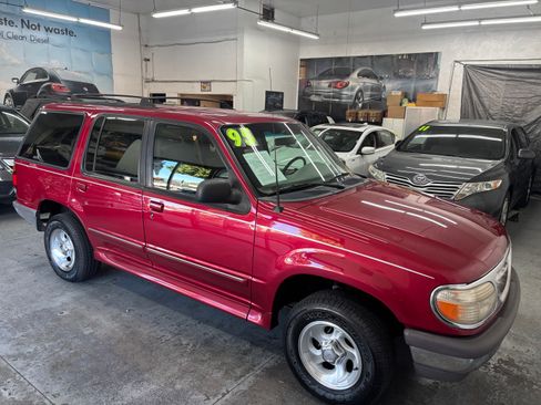 Used 1995 Ford Explorer Eddie Bauer image 8