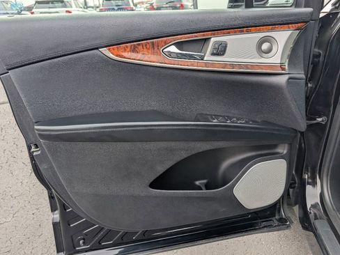 Used 2017 Lincoln MKX Reserve image 17