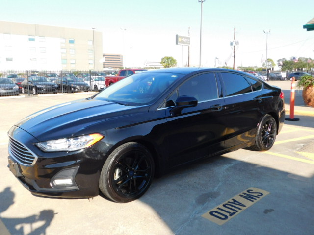Used 2019 Ford Fusion SE FWD image 4