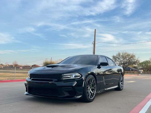 Used 2018 Dodge Charger Daytona Scat Pack RWD image 8