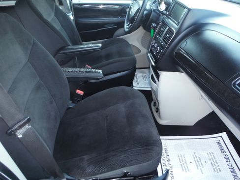 Used 2018 Dodge Grand Caravan SE image 13