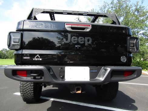 Used 2021 Jeep Gladiator Sport image 4