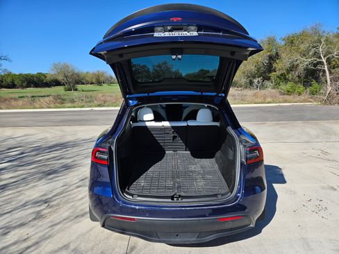Used 2022 Tesla Model Y Performance image 16